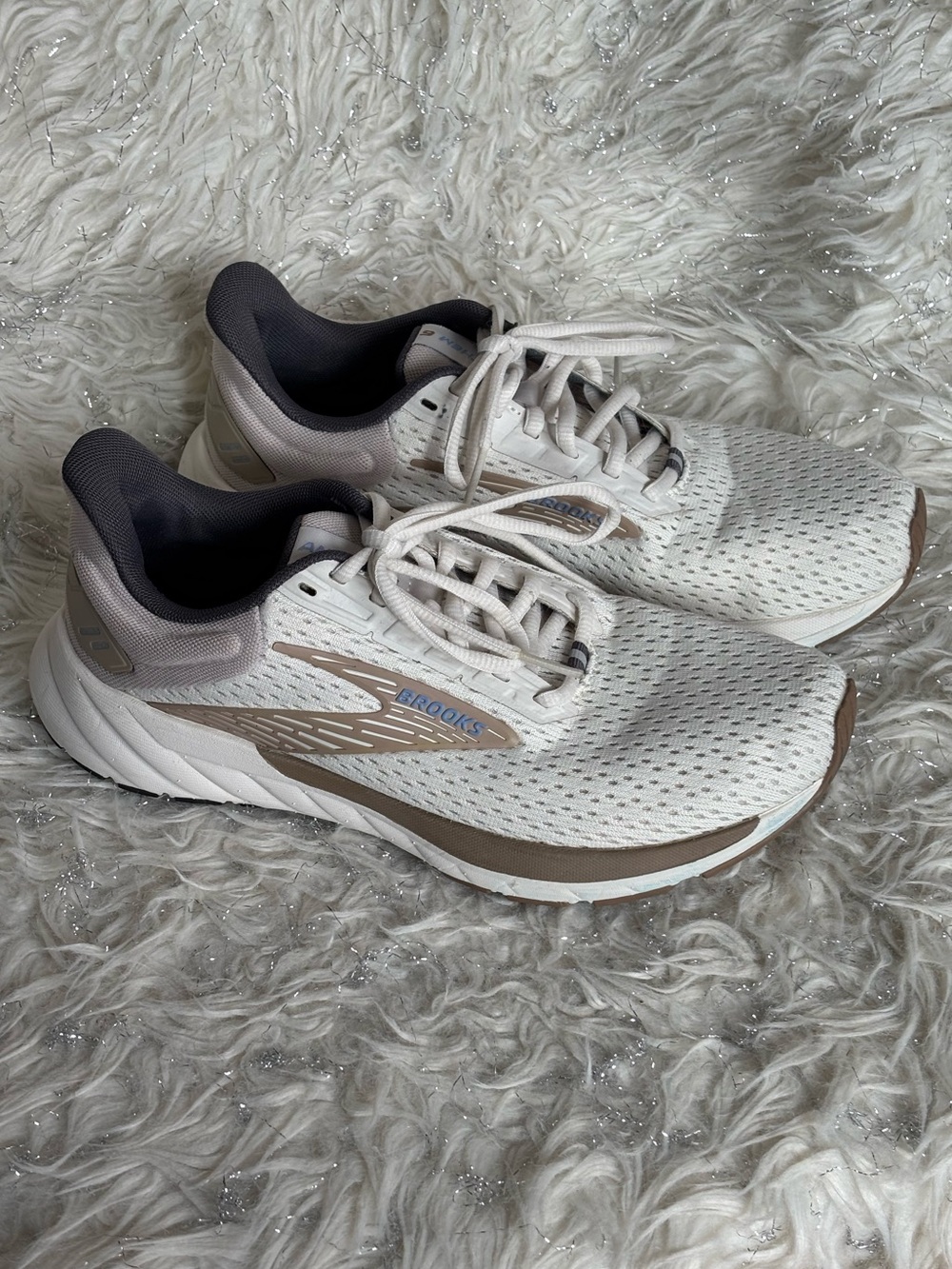 Brooks Women's Cream/Taupe Anthem 6 Athletic Running Shoes Size USA 8